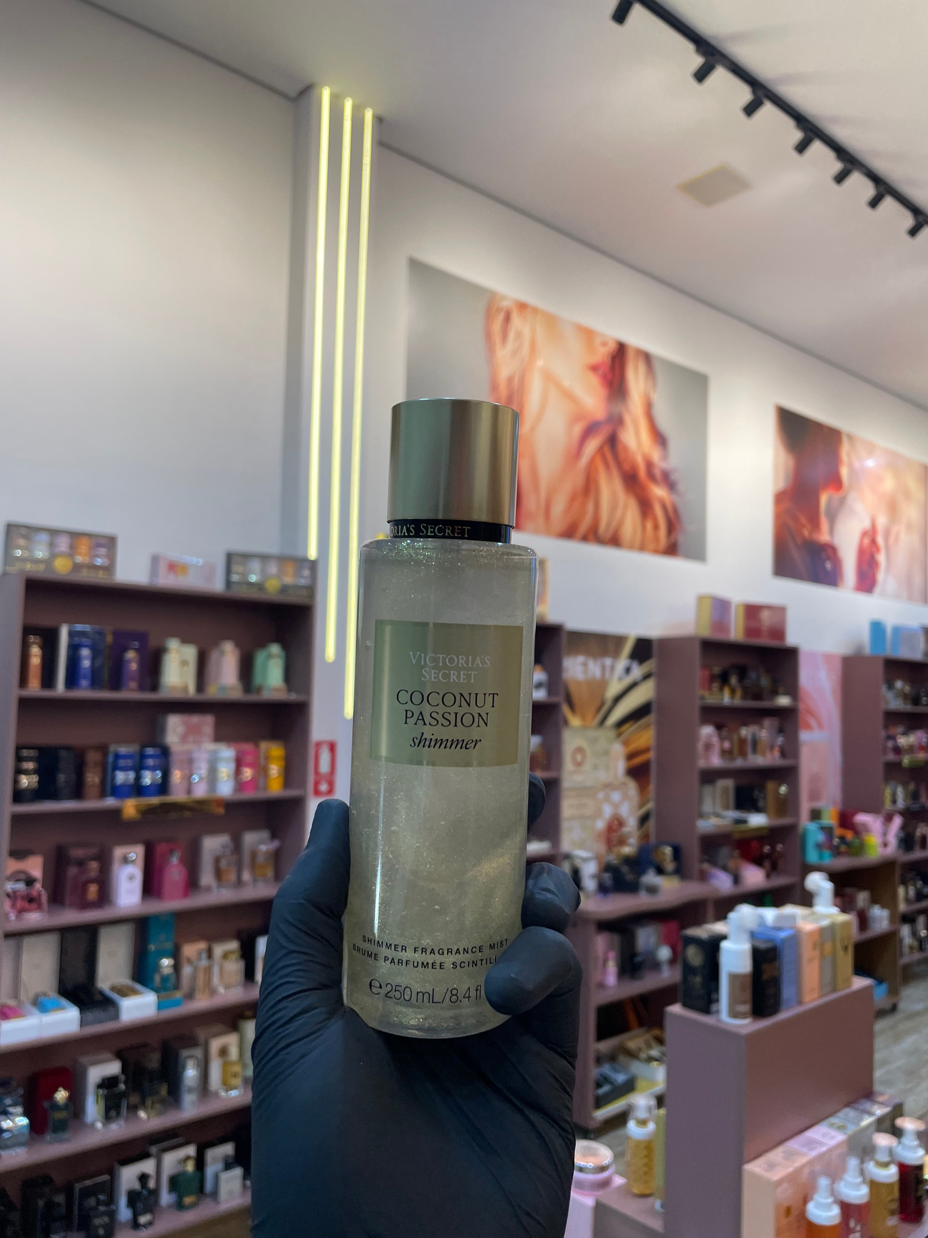 COCONUT PASSION SHIMMER - VICTORIA'S SECRET - 250ML- Body Splash