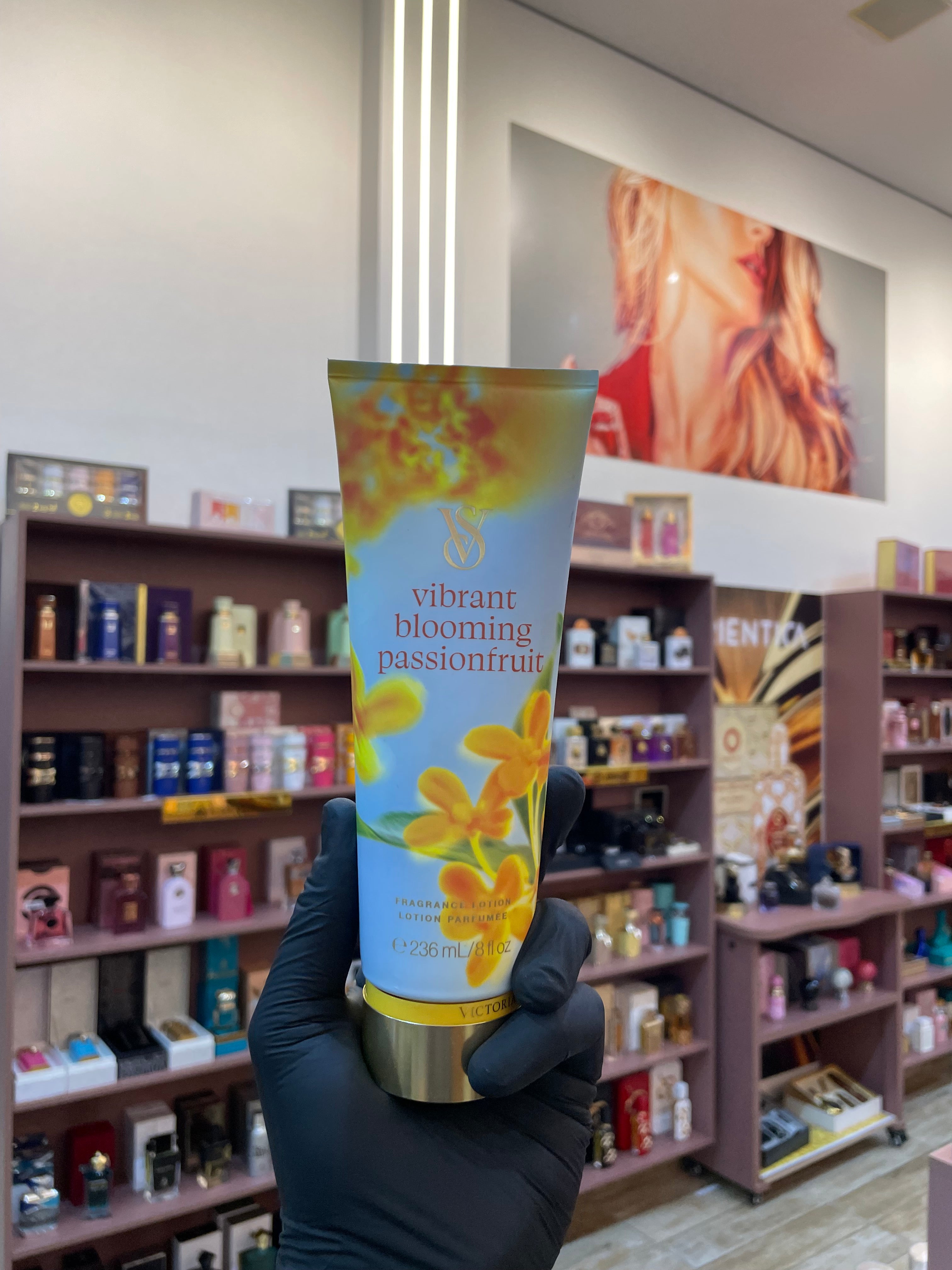 VIBRANT BLOOMING PASSIONFRUIT - VICTORIA'S SECRET - CREME - 236 ML