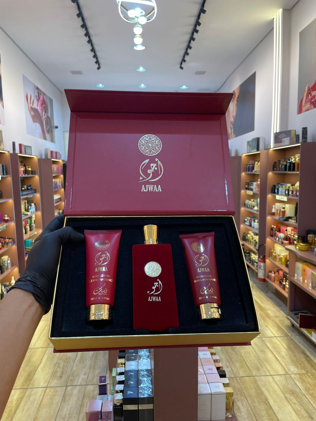 KIT AJWAA RED - NUSUK - EAU DE PARFUM UNISSEX + SHOWER GEL + BODY LOTION 3 X 100ML